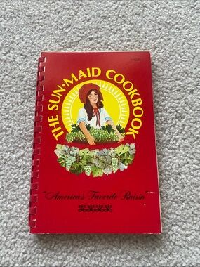 Vintage 1980 The Sun Maid Cookbook.